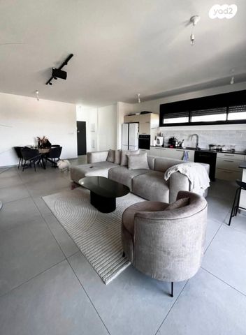 דירה, סמטת המעלות 5, נווה מגן, רמת השרון