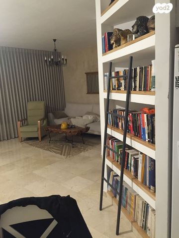 טריפלקס, ד"ר גרשון ציפר 1, קרית חיים מזרחית, חיפה