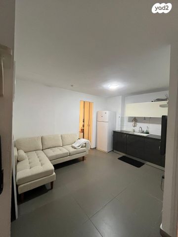 מעוז חיים 19