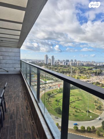 שולמית אלוני 11