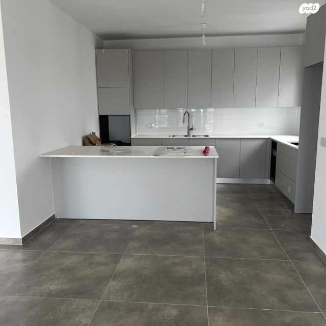 גג/ פנטהאוז, הרב מרדכי אליהו 22, כרמי הנדיב, אחוזת רוטנר, קרית מלאכי