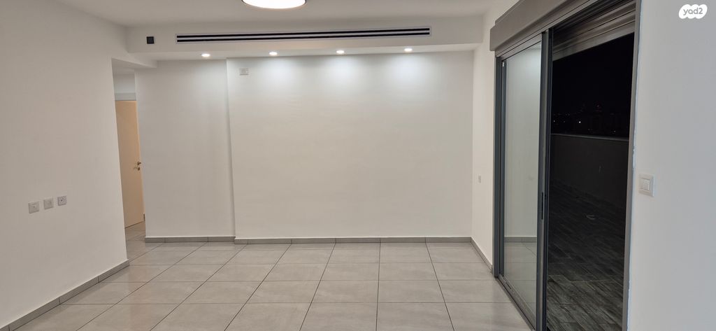 דירה, לאה גולדברג 8, חתני פרס ישראל, באר יעקב