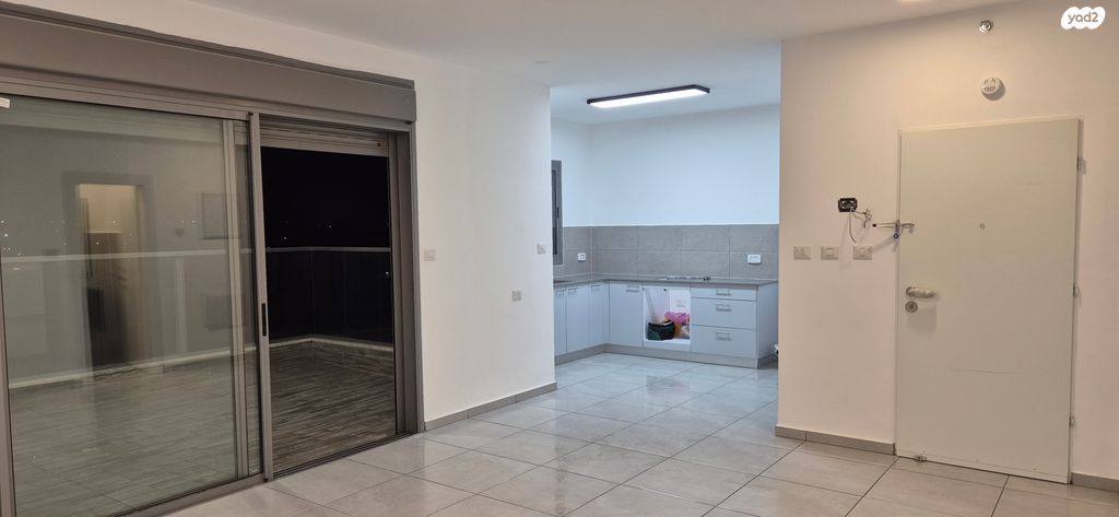 דירה, לאה גולדברג 8, חתני פרס ישראל, באר יעקב