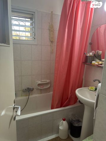 דירה, מרדכי אלקחי 37, ארמון הנציב, תלפיות מזרח, ירושלים