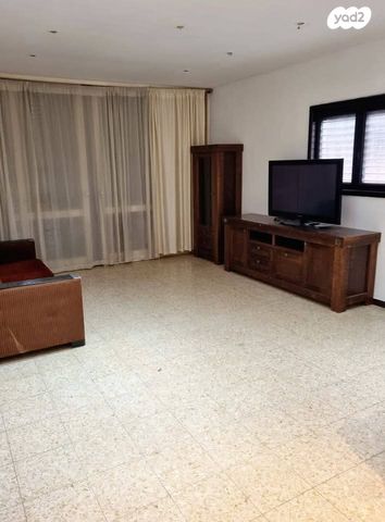 שדרות ירושלים 14