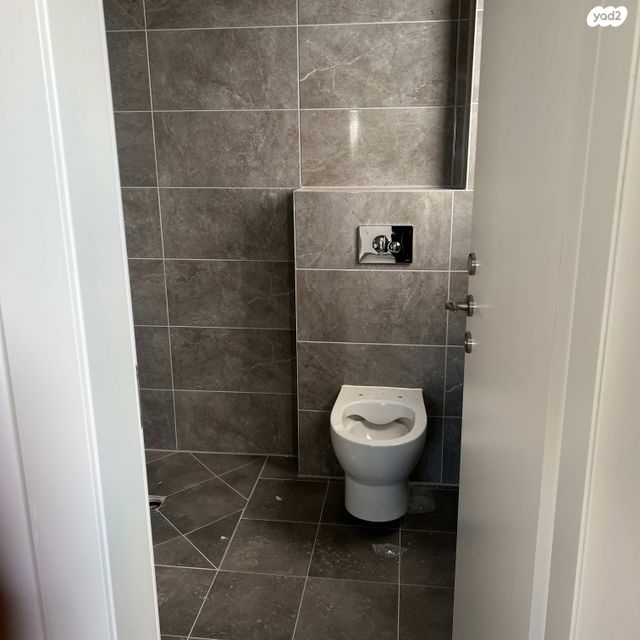 גג/ פנטהאוז, הרב מרדכי אליהו 22, כרמי הנדיב, אחוזת רוטנר, קרית מלאכי