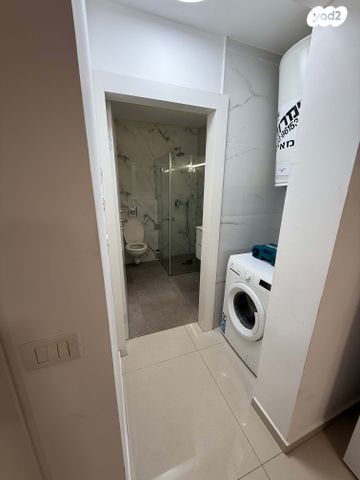 קיבוץ גלויות 24