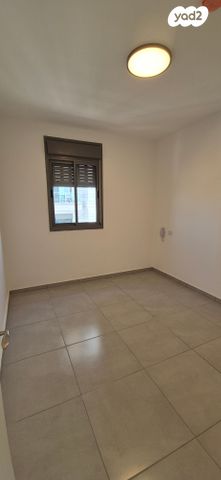 דירה, לאה גולדברג 8, חתני פרס ישראל, באר יעקב