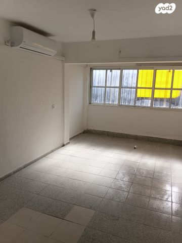 גיורא יוספטל 8