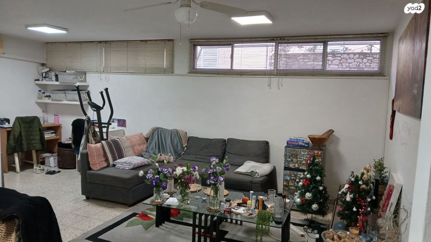 מרתף/ פרטר, פלמ"ח 22, אבני חן, רחובות