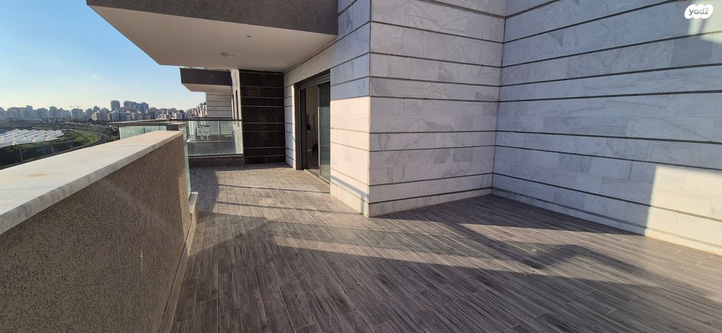 דירה, לאה גולדברג 8, חתני פרס ישראל, באר יעקב