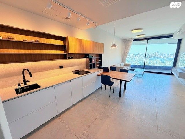 דירה, דרך מנחם בגין 158, מונטיפיורי, הרכבת, תל אביב יפו