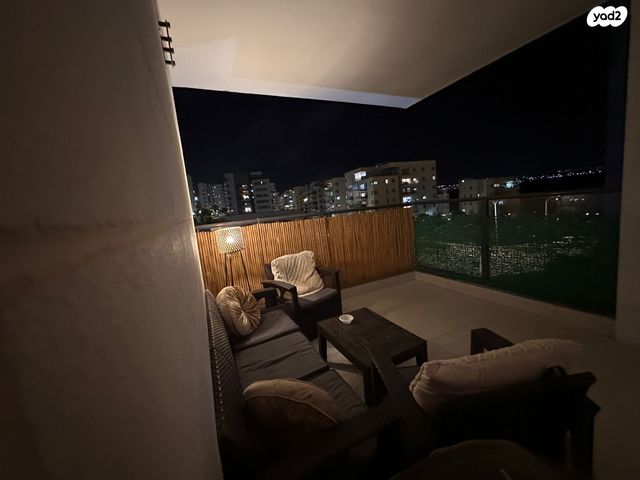 דירה, נרקיס 17, הפרחים, חריש