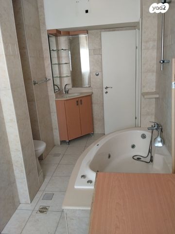 דירה, גולדה מאיר 7, שיכון עובדים, טבריה