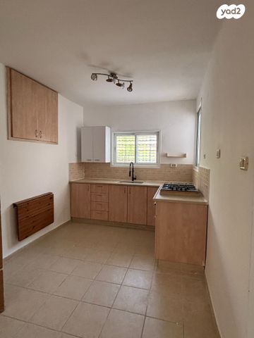 דירת גן, בתיה מקוב 10, ד' / מערב מרכז העיר, רחובות