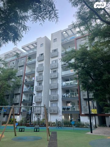 דירה, שרה אהרונסון 40, אזור הבילויים, רמת גן