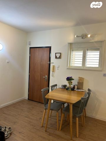 ליאון בלום 19