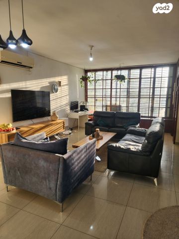 דירה, מורדי הגטאות 22, ב' / צפון מערב העיר, רחובות