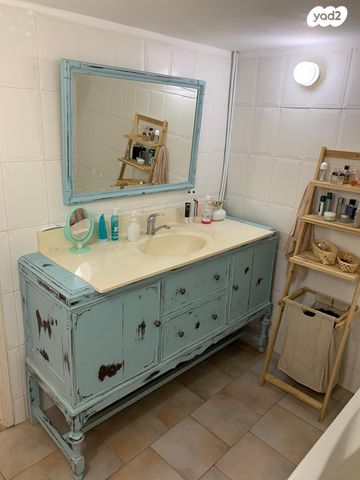 דירה, כיכר היינריך היינה 21, מרכז הכרמל, חיפה