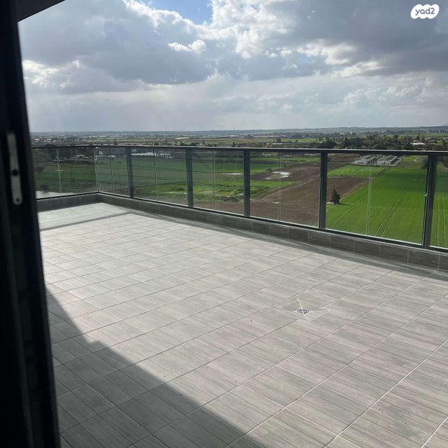 גג/ פנטהאוז, הרב מרדכי אליהו 22, כרמי הנדיב, אחוזת רוטנר, קרית מלאכי