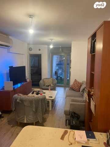 דירה, שרה אהרונסון 40, אזור הבילויים, רמת גן