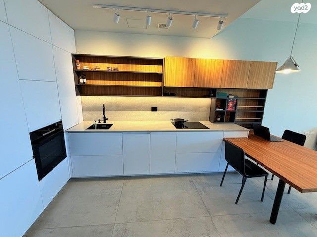 דירה, דרך מנחם בגין 158, מונטיפיורי, הרכבת, תל אביב יפו