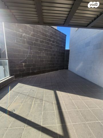 אפרים קציר 12