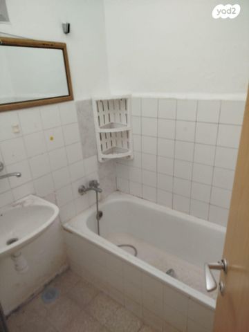 דירת גן, הורדים 13, רובע א', אריאל