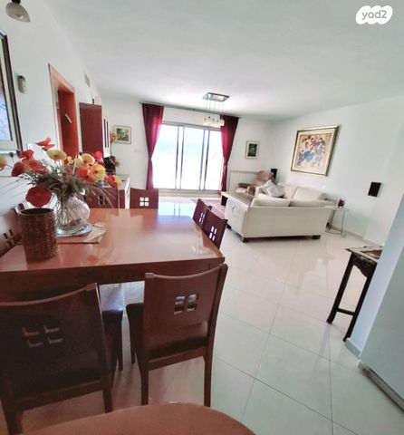 גג/ פנטהאוז, ברכה צפירה 6, רמת שרת, ירושלים