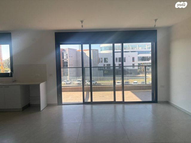 דירה, יונה וולך, הוד השרון