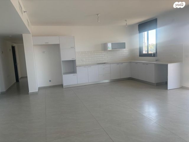 דירה, יונה וולך, הוד השרון