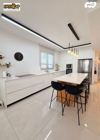 גג/ פנטהאוז, משה שרת, מורשת, מודיעין מכבים רעות