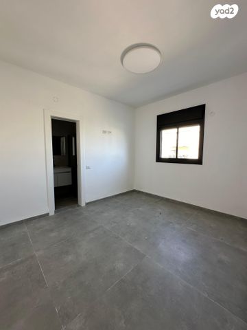 דירה, אלכסנדר זייד 33, קרית חיים מזרחית, חיפה