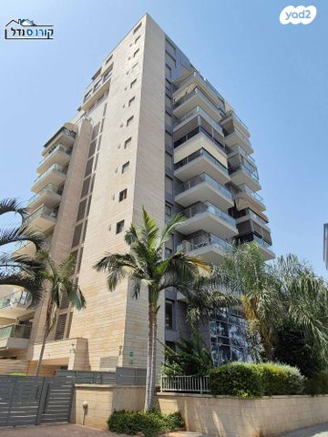 גג/ פנטהאוז, דרך לוי אשכול 70, קיראון, קרית אונו