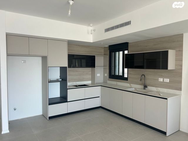 אמנון ליפקין שחק 