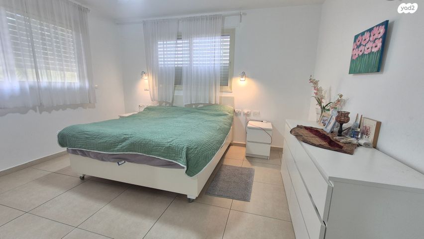 דו משפחתי, אורנית, אורנית