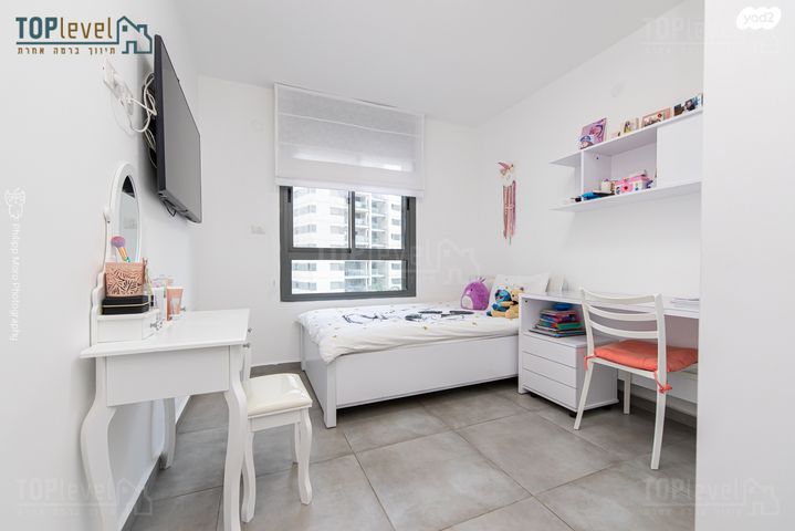 דירה, לח"י, גלי כרמל, טירת כרמל