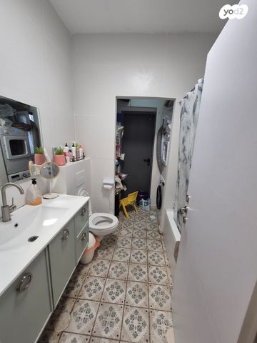 דירת גן, יוני נתניהו 1008, קרית ארבע