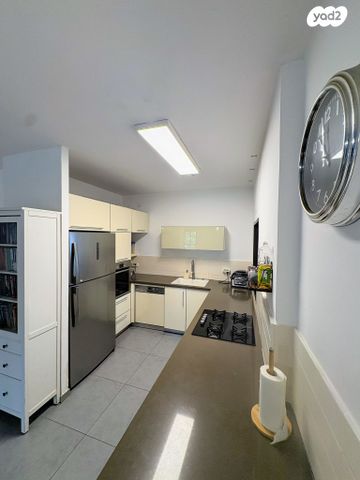 דירה, הרצליה