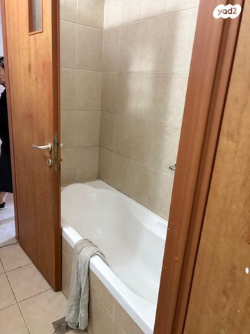 דירה, בנארי יצחק, רחובות החדשה, רחובות