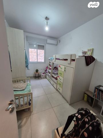 דירת גן, יוני נתניהו 1008, קרית ארבע