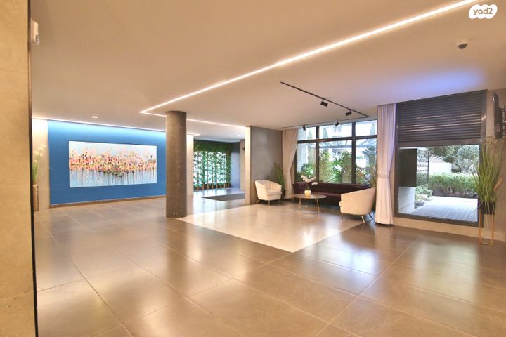 דירה, עוזי חיטמן, משכנות האומנים, קרית מוצקין