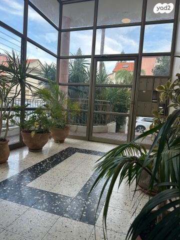 דירה, הדולב, צורן, קדימה צורן