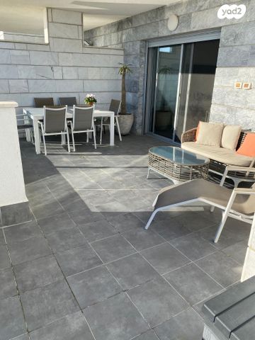 גג/ פנטהאוז, שדרות הרצל, יבנה