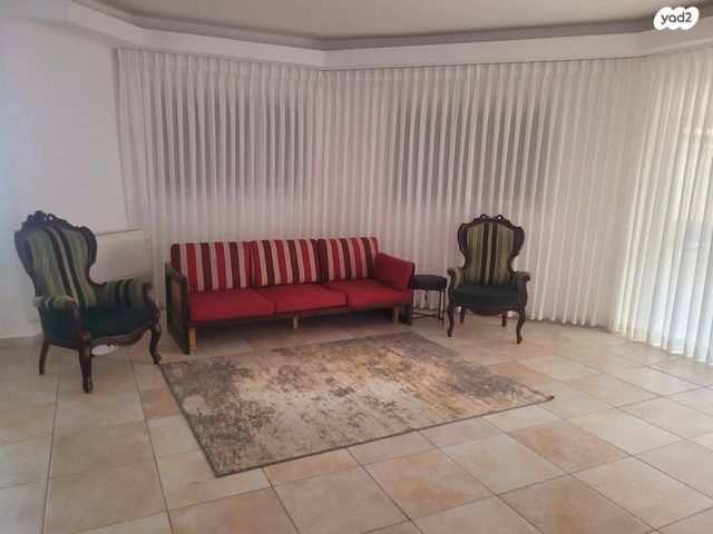 דו משפחתי, אילת