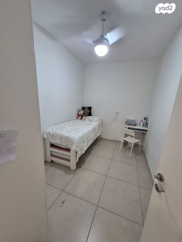 דירת גן, יוני נתניהו 1008, קרית ארבע