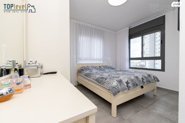 דירה, לח"י, גלי כרמל, טירת כרמל