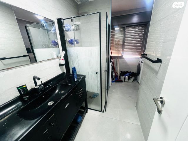 דירה, מרדכי אנילביץ', עכו