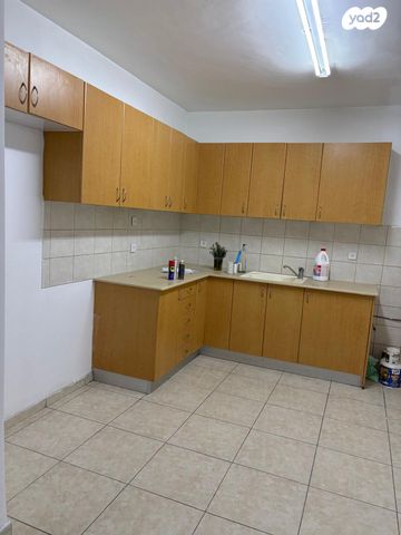 דירה, בנארי יצחק, רחובות החדשה, רחובות