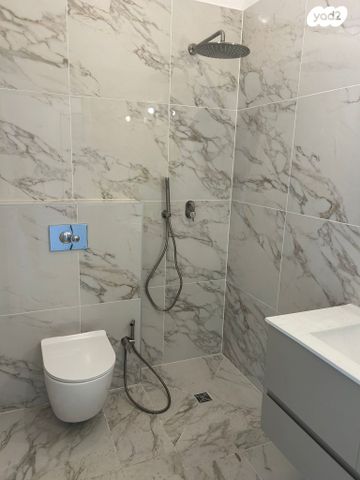 דירה, אמנון ליפקין שחק, נוף הטיילת, נתניה